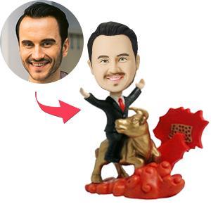 Personalizirani Bobblehead – čovjek na zlatnom biku s gravurom