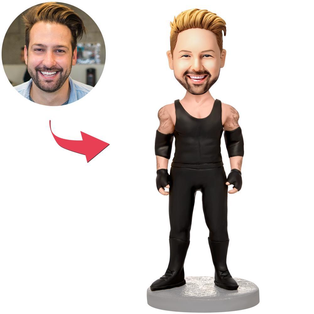 Personalizirani Bobblehead – mišićavi muškarac s tetovažama i graviranjem