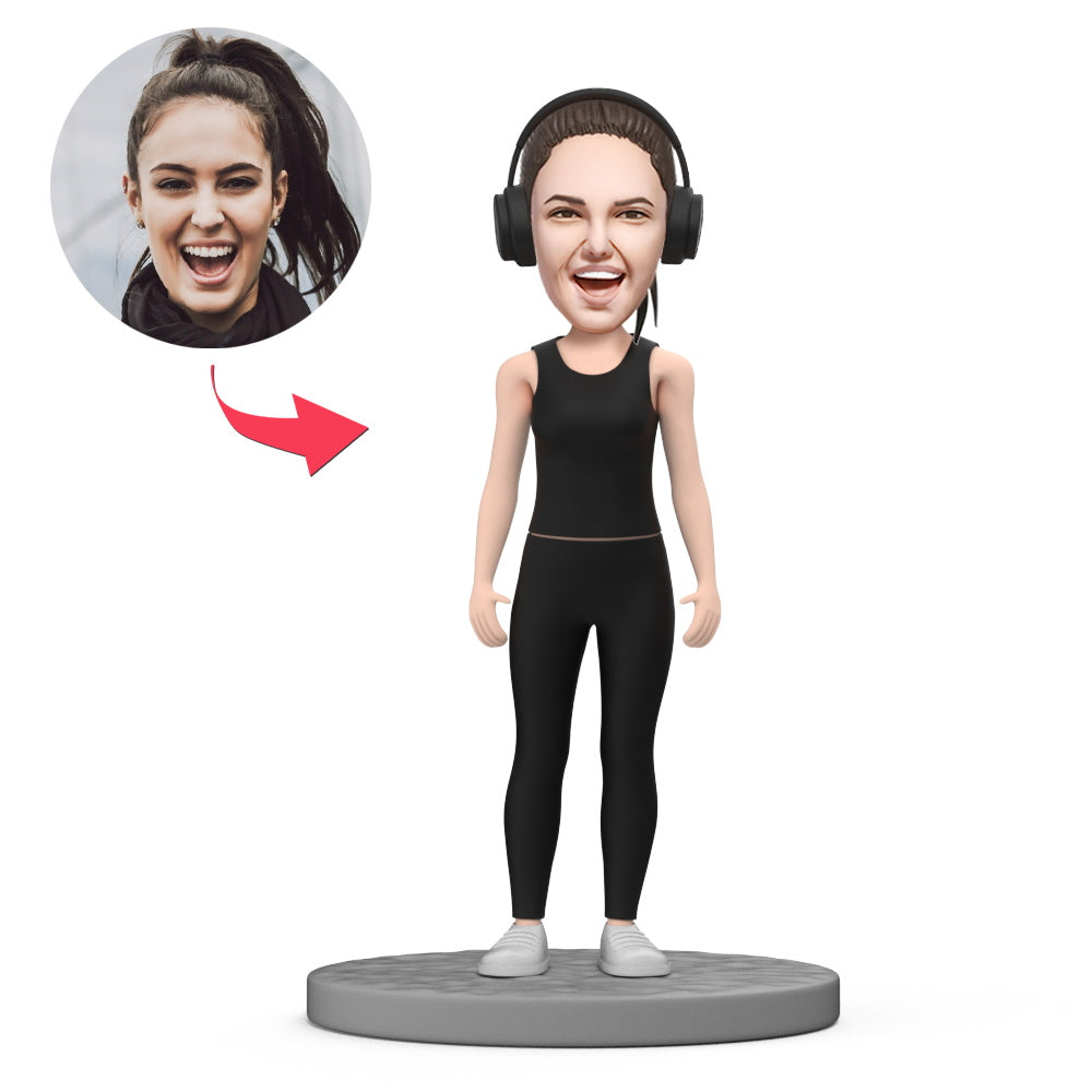 Personalizirani sportski bobblehead – djevojka u crnoj sportskoj odjeći s graviranjem